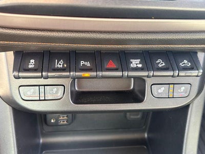 2022 GMC Canyon Crew Cab Short Box 4-Wheel Drive AT4 w/Leather