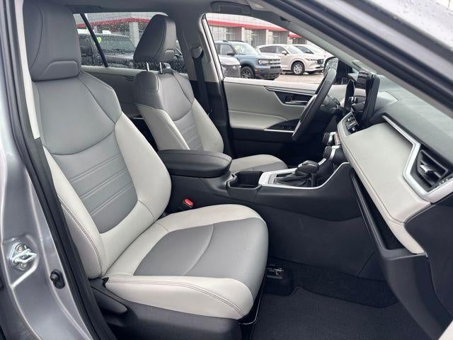 2025 Toyota RAV4 XLE Premium FWD (Natl)