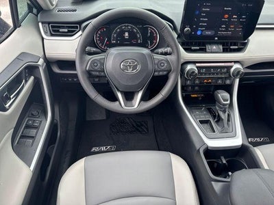 2025 Toyota RAV4 XLE Premium FWD (Natl)