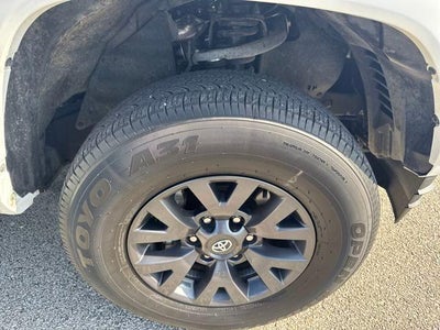 2022 Toyota Tacoma 2WD 2WD SR5 Double Cab 5' Bed V6 AT (GS)
