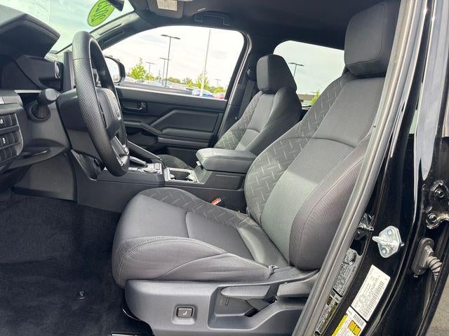 2025 Toyota Tacoma 2WD 2WD SR5 Double Cab 5' Bed AT (SE)