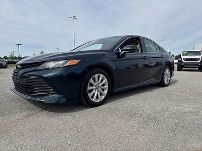 2019 Toyota Camry LE Auto (SE)