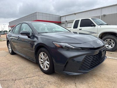 2025 Toyota Camry LE (SE)