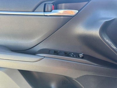 2023 Toyota Camry SE Auto (SE)