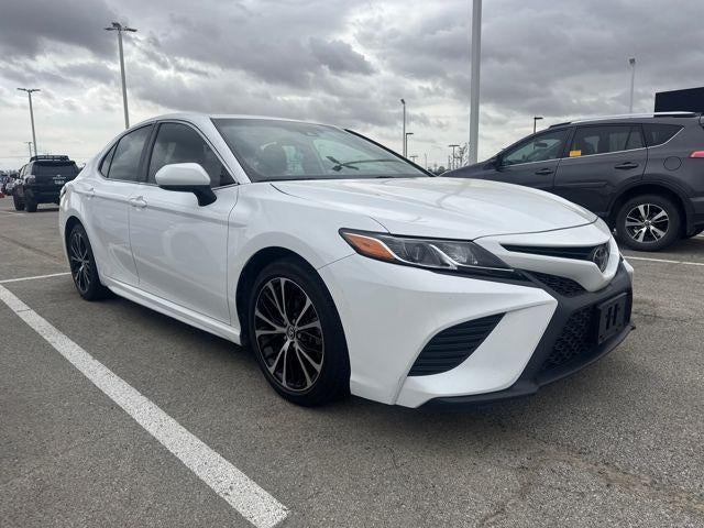 2020 Toyota Camry SE Auto (SE)