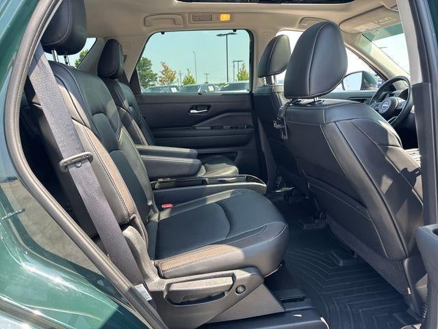 2022 Nissan Pathfinder SL 2WD