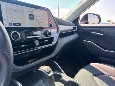 2026 Toyota Highlander XLE AWD (Natl)