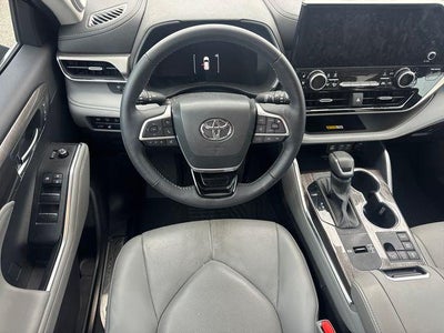2025 Toyota Highlander Hybrid Limited AWD (Natl)