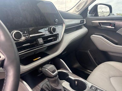 2025 Toyota Highlander Hybrid Limited AWD (Natl)