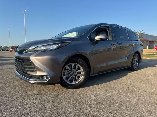 2022 Toyota Sienna XLE FWD 8-Passenger (Natl)