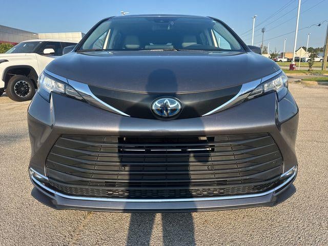 2022 Toyota Sienna XLE FWD 8-Passenger (Natl)
