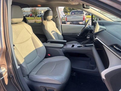 2022 Toyota Sienna XLE FWD 8-Passenger (Natl)