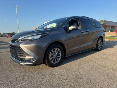 2022 Toyota Sienna XLE FWD 8-Passenger (Natl)
