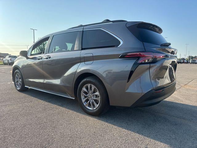 2022 Toyota Sienna XLE FWD 8-Passenger (Natl)
