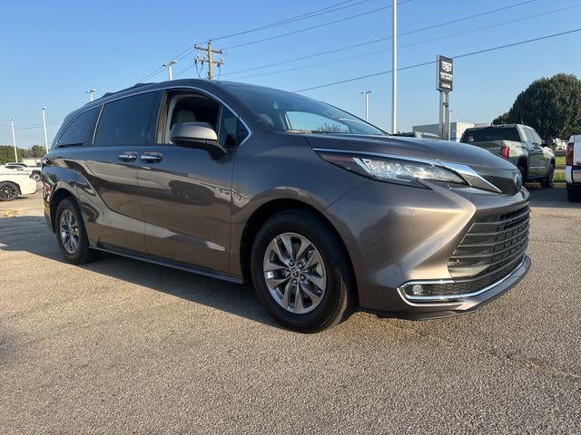 2022 Toyota Sienna XLE FWD 8-Passenger (Natl)