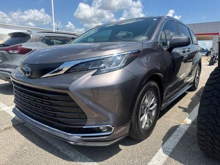 2022 Toyota Sienna XLE FWD 8-Passenger (Natl)