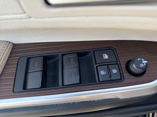 2023 Toyota Sienna XLE FWD 8-Passenger (Natl)