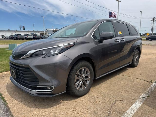 2024 Toyota Sienna XLE FWD 8-Passenger (Natl)