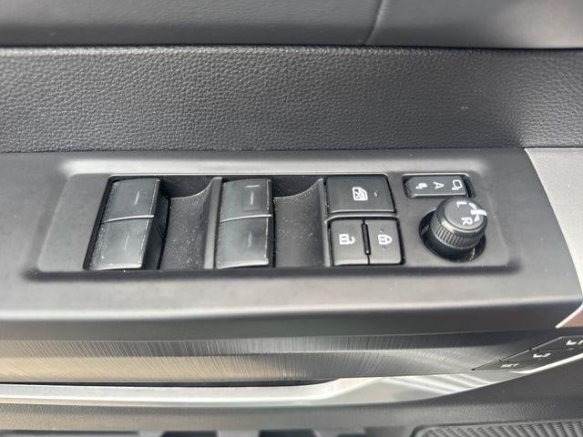 2023 Toyota Tundra 4WD 4WD Platinum CrewMax 5.5' Bed (Natl)