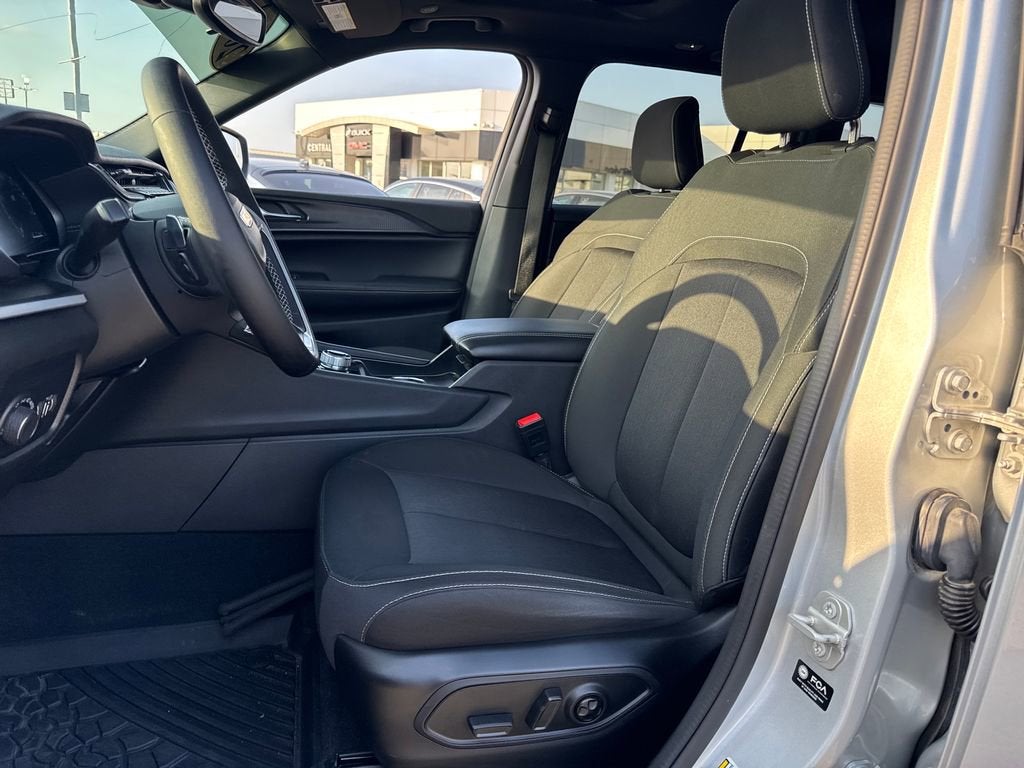 2024 Jeep Grand Cherokee Laredo X