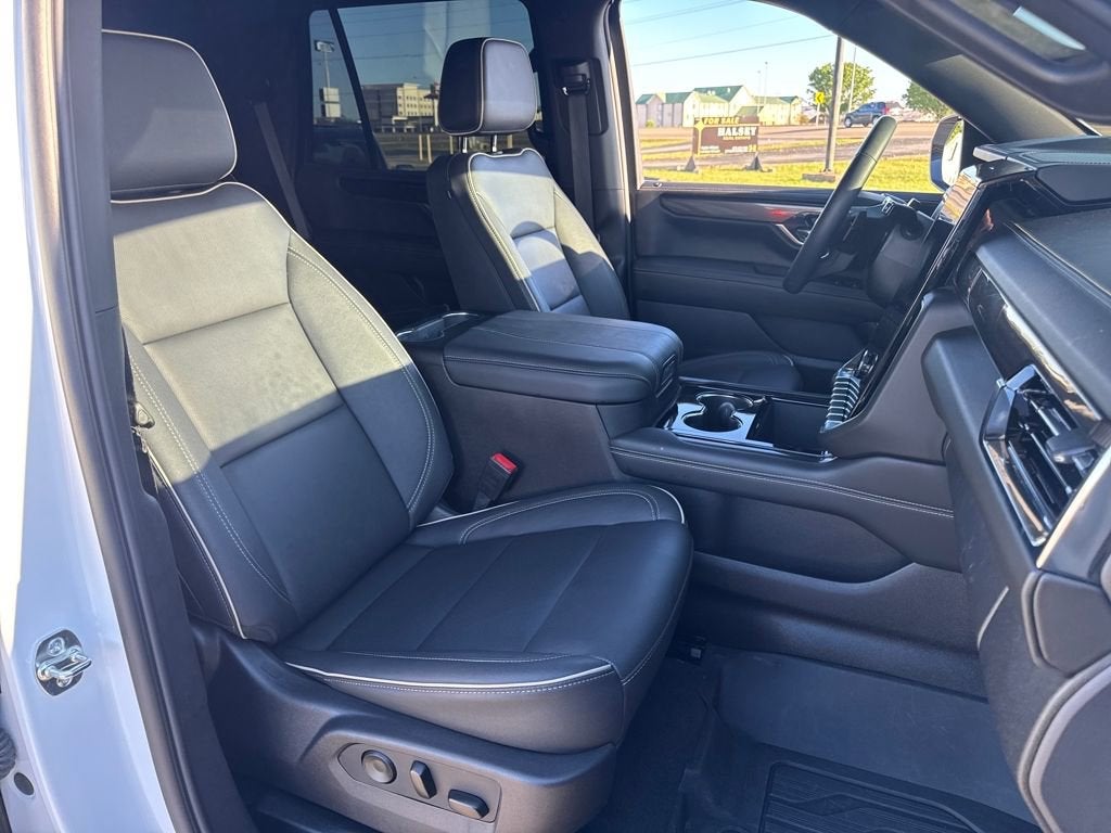 2025 GMC Yukon Elevation