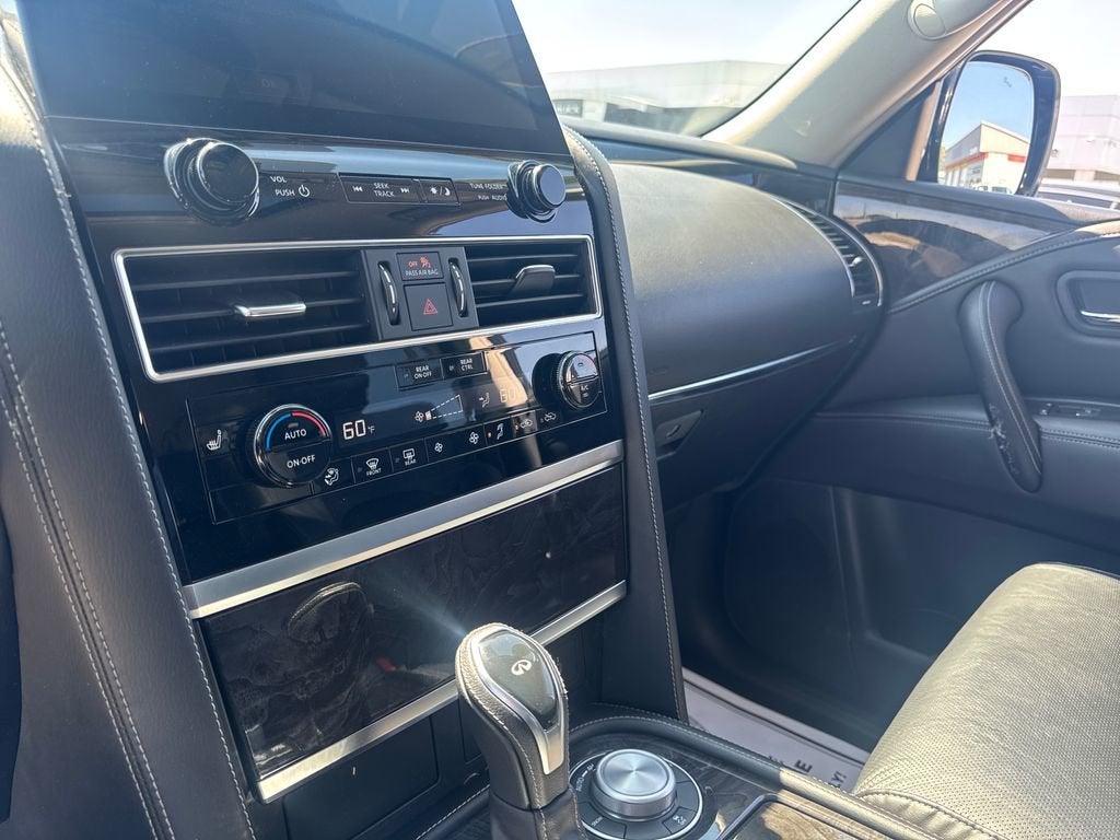 2024 INFINITI QX80 LUXE