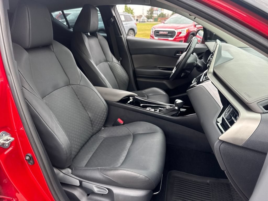 2022 Toyota C-HR XLE