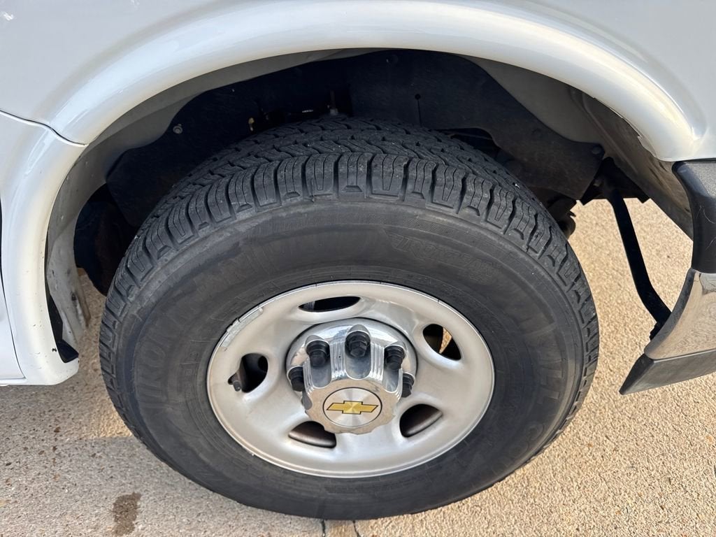 2024 Chevrolet Express Passenger 3500 1LT