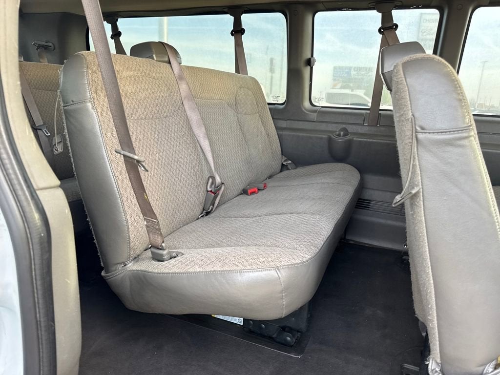 2024 Chevrolet Express Passenger 3500 1LT