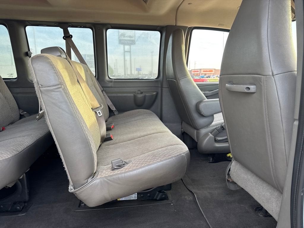 2024 Chevrolet Express Passenger 3500 1LT