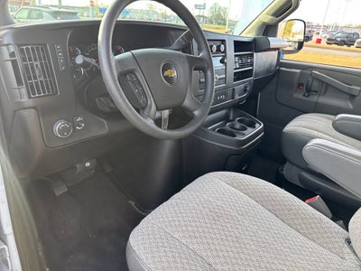 2024 Chevrolet Express Passenger 3500 1LT