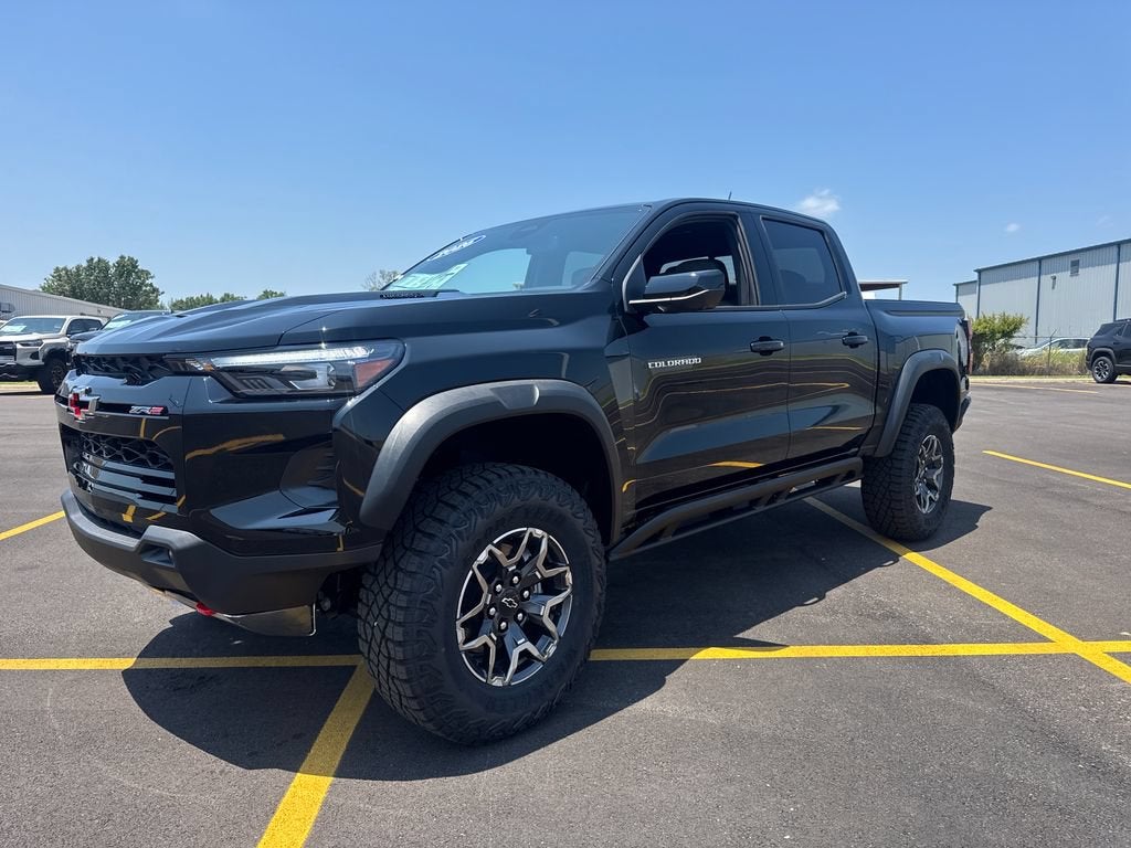 2026 Chevrolet Colorado ZR2 - Photo 2