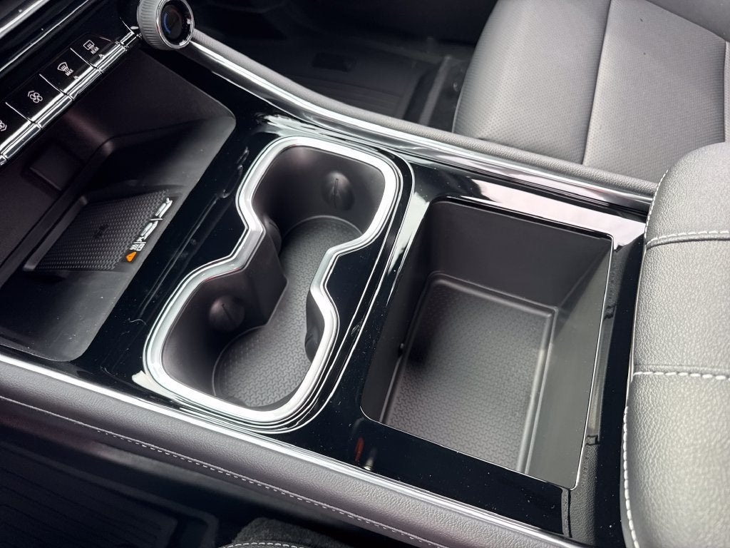 2027 Chevrolet Traverse LT - Photo 17