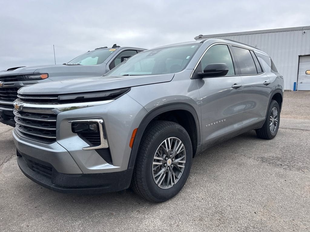 2025 Chevrolet Traverse LT