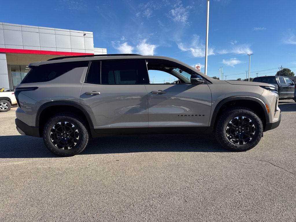 2027 Chevrolet Traverse Z71 - Photo 8