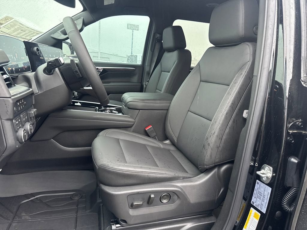 2026 Chevrolet Suburban LT - Photo 18