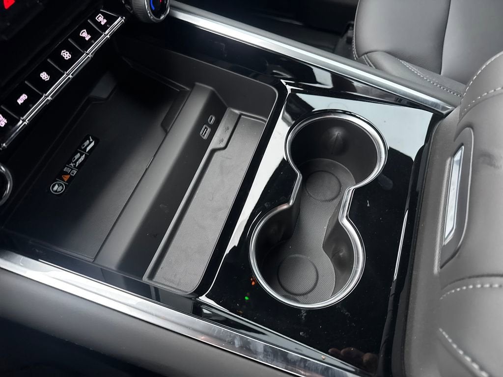 2026 Chevrolet Suburban LT - Photo 22