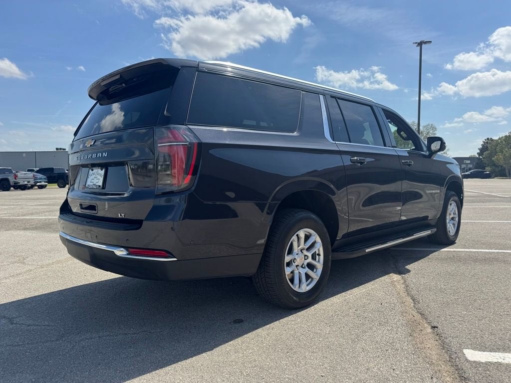 2025 Chevrolet Suburban LT