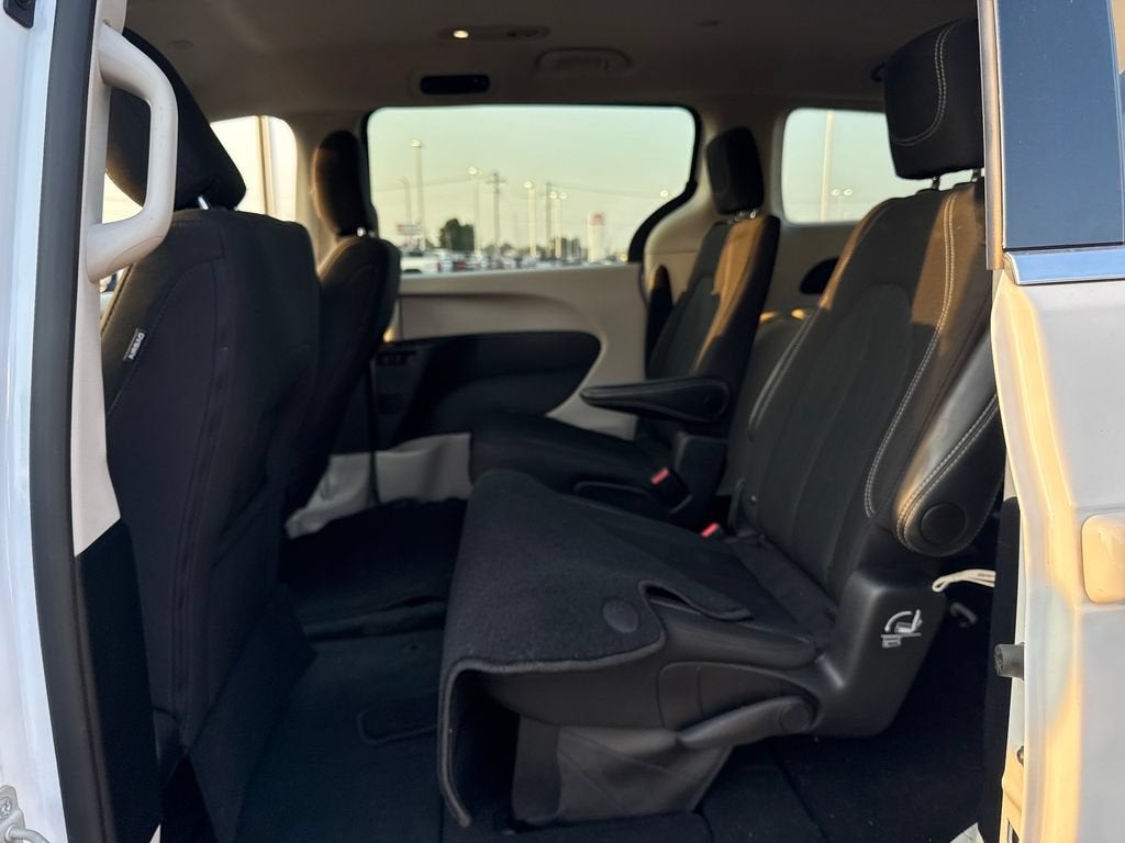 2024 Chrysler Voyager LX