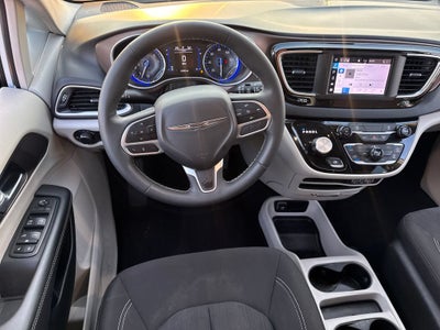 2024 Chrysler Voyager LX