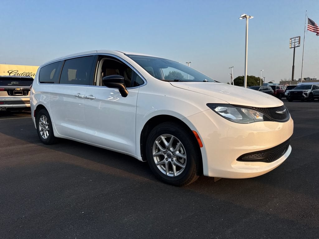 2024 Chrysler Voyager LX
