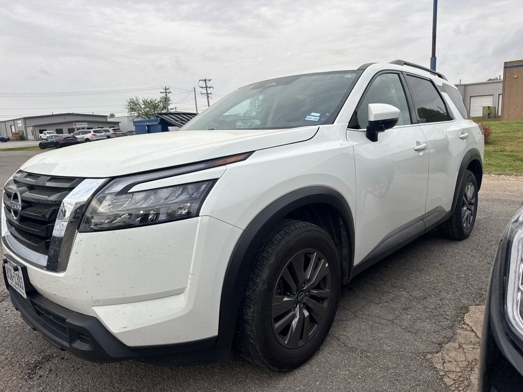 2025 Nissan Pathfinder SV