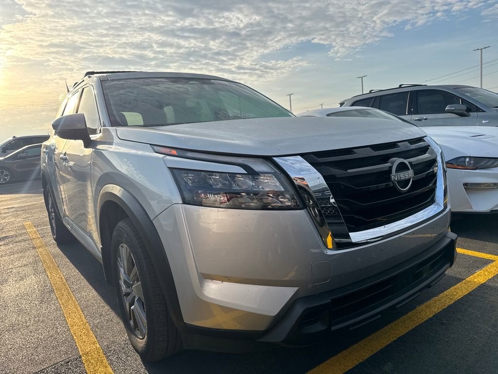 2024 Nissan Pathfinder SV