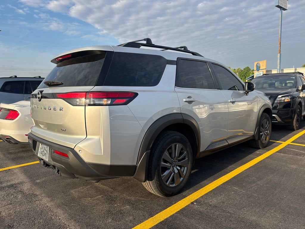 2024 Nissan Pathfinder SV