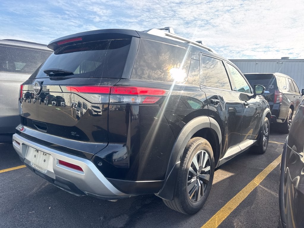 2022 Nissan Pathfinder SL