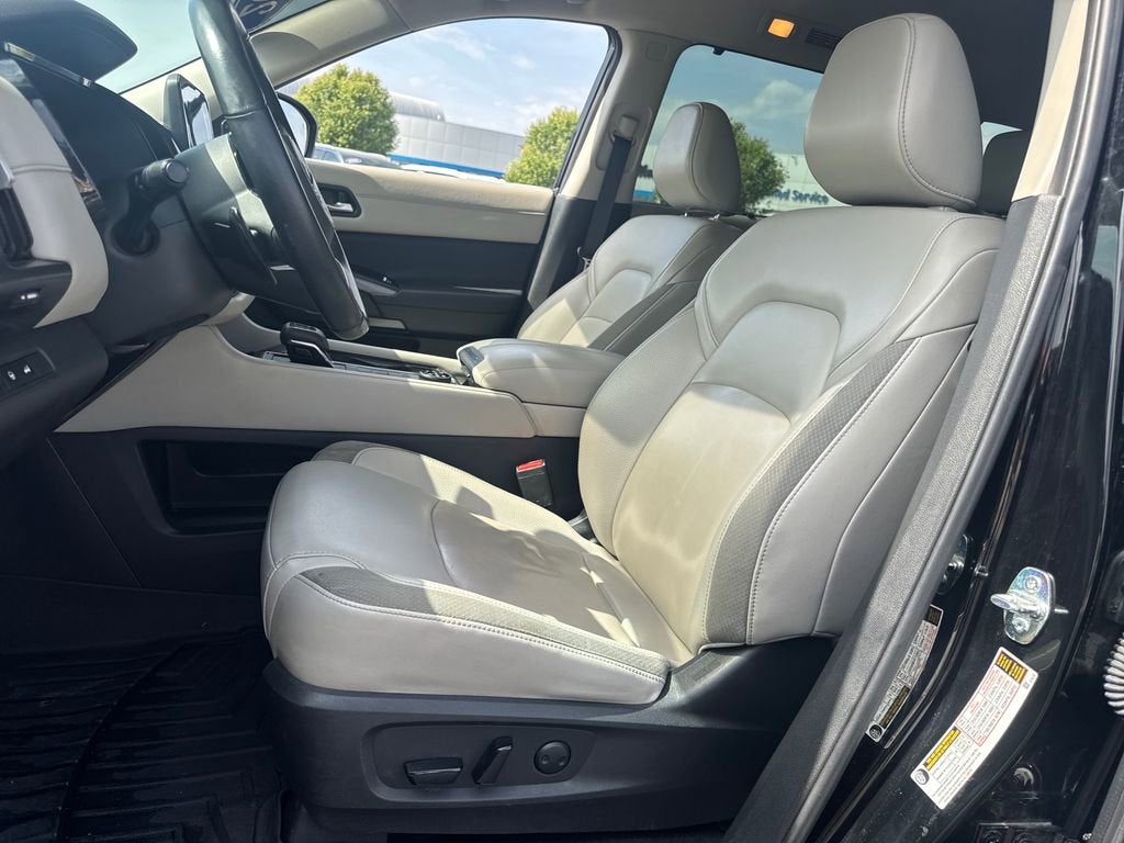 2023 Nissan Pathfinder SL
