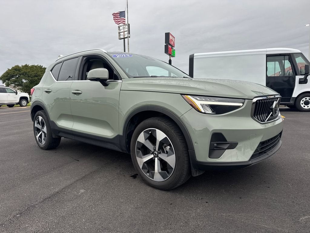 2023 Volvo XC40 Ultimate Bright Theme