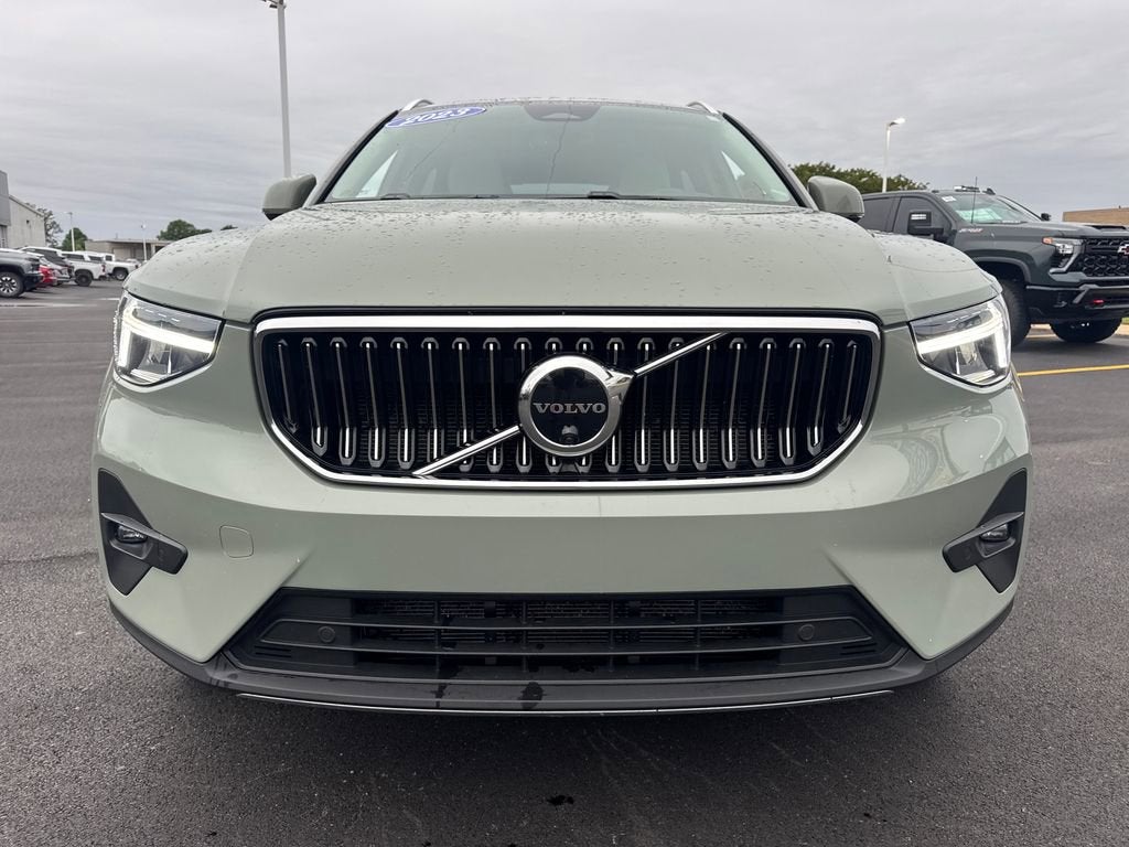 2023 Volvo XC40 Ultimate Bright Theme