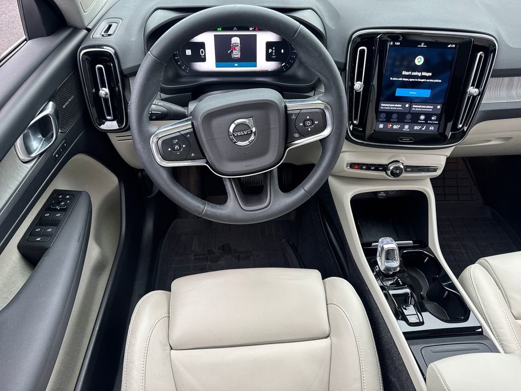 2023 Volvo XC40 Ultimate Bright Theme