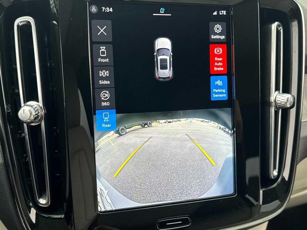 2023 Volvo XC40 Ultimate Bright Theme